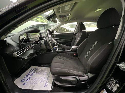 Used 2021 Hyundai Elantra SEL w/ Convenience Package FWD image 16