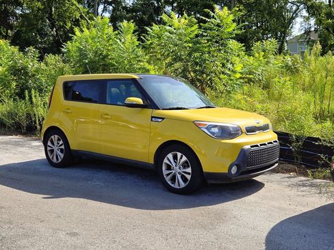 Used 2014 Kia Soul + w/ Primo Package FWD image 1