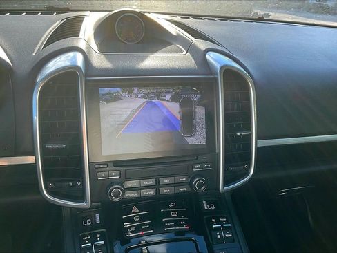 Used 2017 Porsche Cayenne Platinum Edition image 14