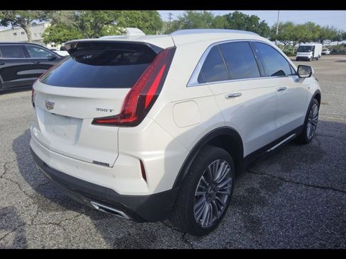 Used 2024 Cadillac XT4 Premium Luxury FWD image 4