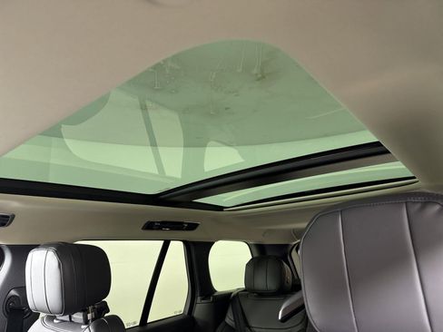 New 2026 Land Rover Range Rover SE image 8