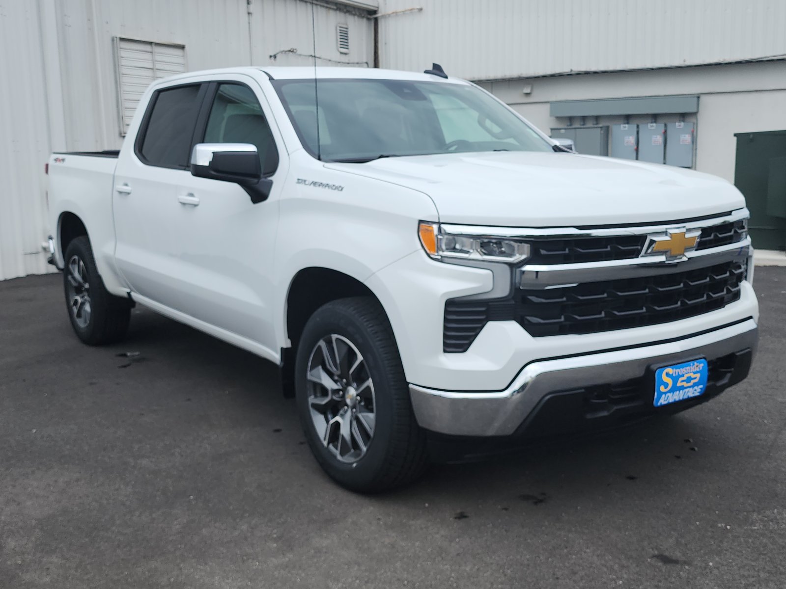 Used 2023 Chevrolet Silverado 1500 LT AWD/4WD image 7