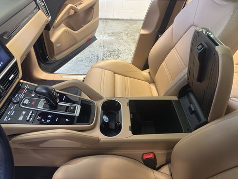 Used 2019 Porsche Cayenne AWD/4WD image 21