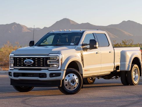 Used 2025 Ford F450 Platinum w/ FX4 Off-Road Package AWD/4WD image 12