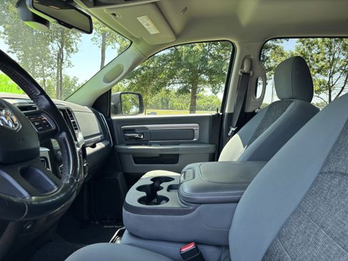 Used 2019 RAM 1500 Classic SLT w/ Luxury Group AWD/4WD image 32