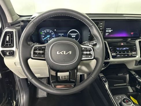 Used 2023 Kia Sorento SX Prestige image 14