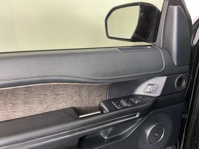 Used 2018 Ford Expedition Limited AWD/4WD image 8