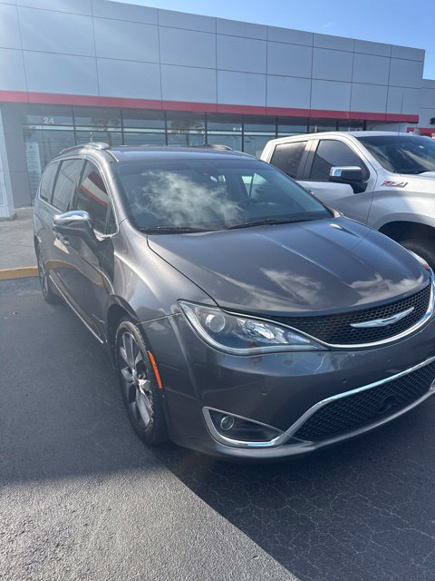 Used 2017 Chrysler Pacifica Limited FWD image 3