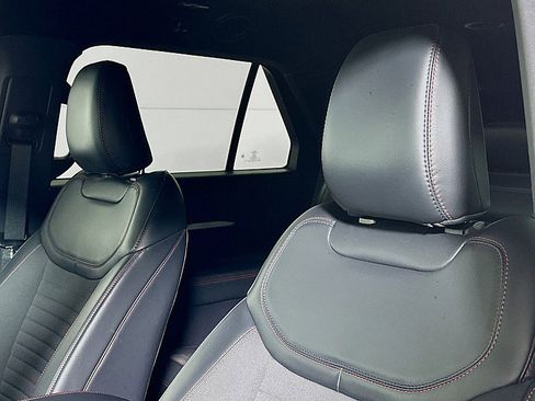 Used 2025 Ford Explorer ST-Line w/ ST-Line Street Pack image 20