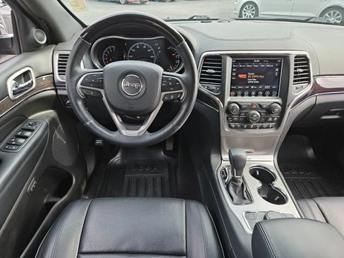 Used 2018 Jeep Grand Cherokee Overland AWD/4WD image 12