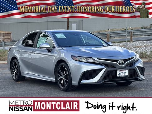 Used 2024 Toyota Camry SE FWD image 1