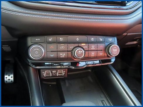 Used 2022 Dodge Durango SRT image 17