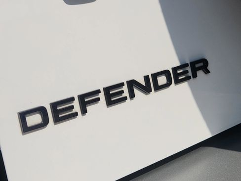 Used 2025 Land Rover Defender 110 S image 9