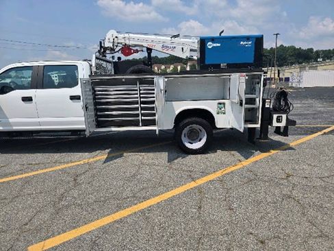 Used 2022 Ford F550 4x4 Crew Cab Super Duty w/ Power Equipment Group image 13