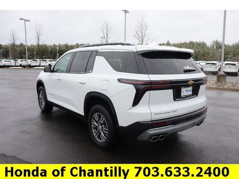 Used 2024 Chevrolet Traverse LT w/ Enhanced Driving Package image 5