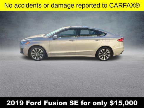 Used 2019 Ford Fusion SE image 2