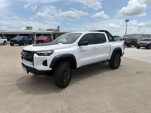 Used 2024 Chevrolet Colorado ZR2 w/ Safety Package AWD/4WD image 3