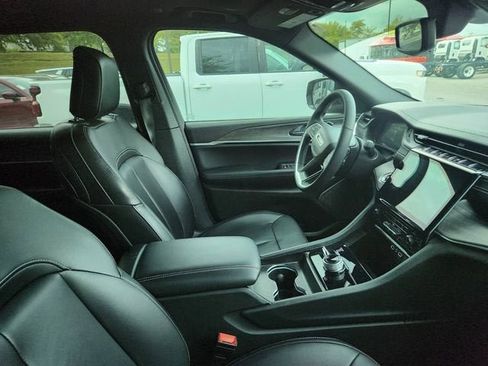 Used 2024 Jeep Grand Cherokee L Limited image 9