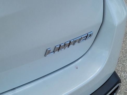 Used 2018 Toyota Highlander Limited FWD image 9