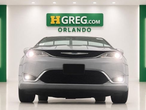 Used 2020 Chrysler Pacifica Limited FWD image 7