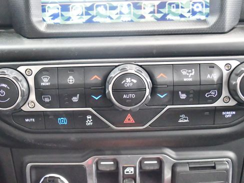 Used 2022 Jeep Wrangler Unlimited Sahara w/ Cold Weather Group image 43