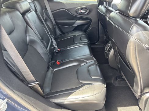 Used 2021 Jeep Cherokee Latitude Plus AWD/4WD image 12