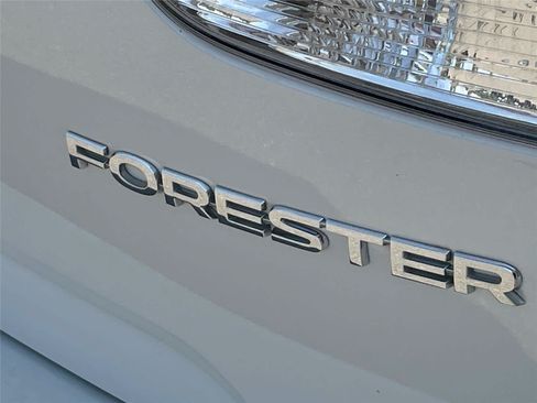 Used 2021 Subaru Forester Premium AWD/4WD image 7