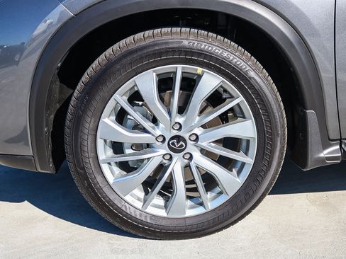 New 2025 INFINITI QX50 Luxe image 11