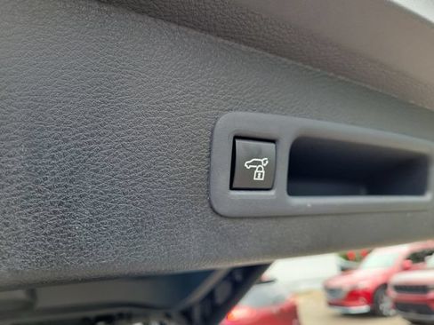 Used 2025 Toyota Sienna XLE FWD image 12