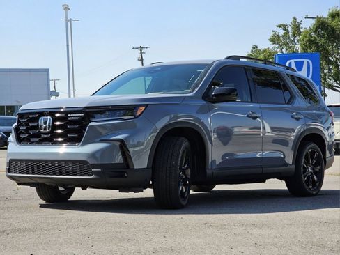 Used 2025 Honda Pilot Black Edition image 17
