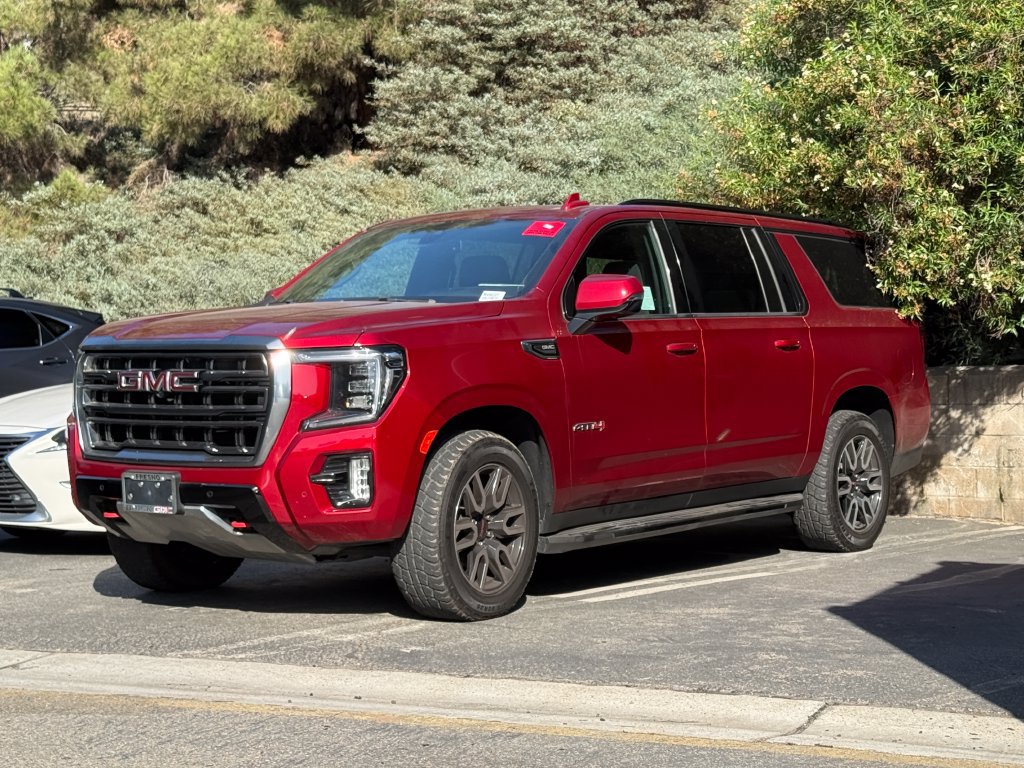Used 2021 GMC Yukon XL AT4 w/ Technology Package AWD/4WD image 10