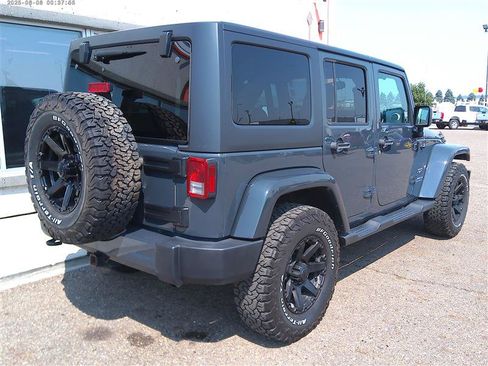 Used 2017 Jeep Wrangler Unlimited Sahara w/ Dual Top Group AWD/4WD image 3