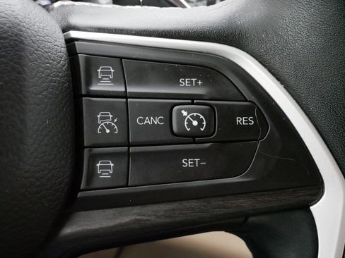 Used 2022 Jeep Grand Cherokee L Limited image 25