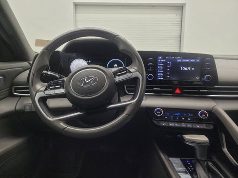 Used 2021 Hyundai Elantra SEL w/ Convenience + Premium Package FWD image 22