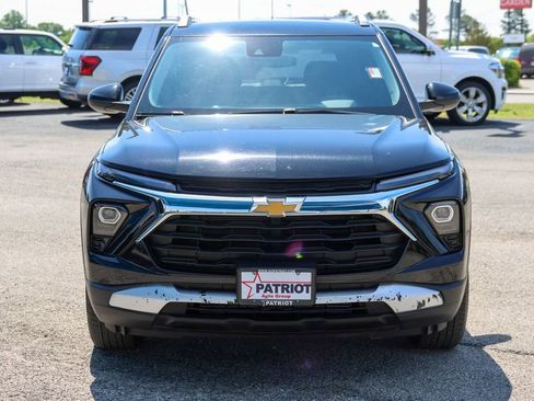 Used 2025 Chevrolet TrailBlazer LT AWD/4WD image 2