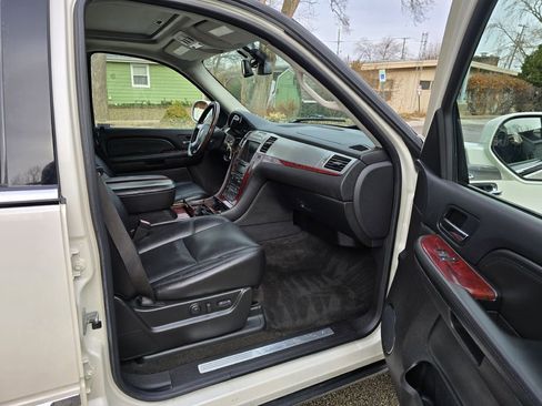 Used 2008 Cadillac Escalade AWD image 13