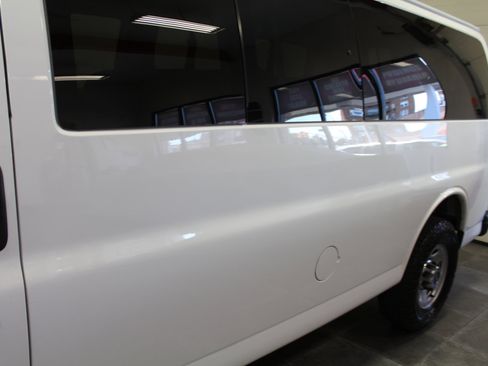 Used 2020 GMC Savana 3500 LT w/ LT Preferred Equipment Group image 34