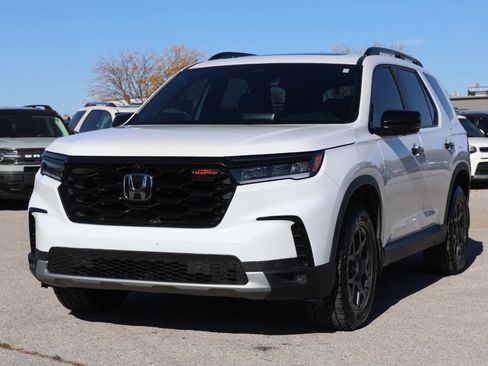 Used 2024 Honda Pilot TrailSport image 6