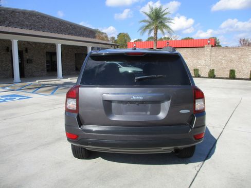 Used 2017 Jeep Compass Latitude image 22