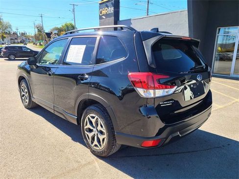 Used 2022 Subaru Forester Premium image 10