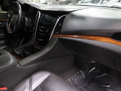 Used 2020 Cadillac Escalade ESV Premium Luxury image 28
