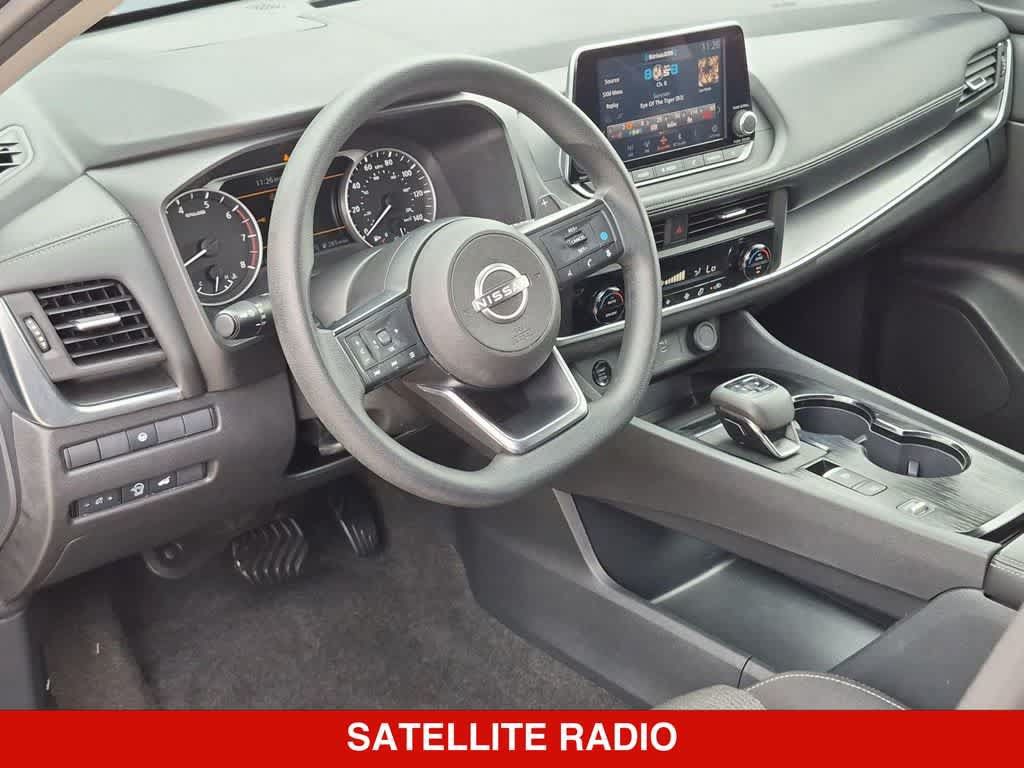 Used 2024 Nissan Rogue SV FWD image 2