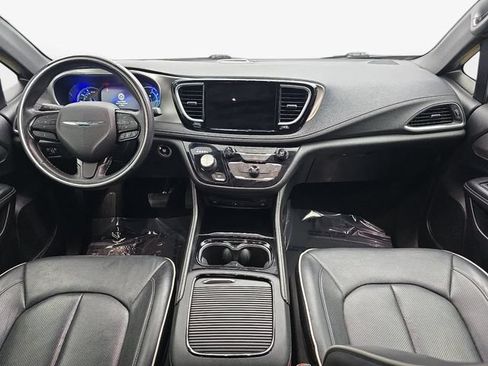 Used 2021 Chrysler Pacifica Limited w/ Uconnect Theater Family Group FWD image 13