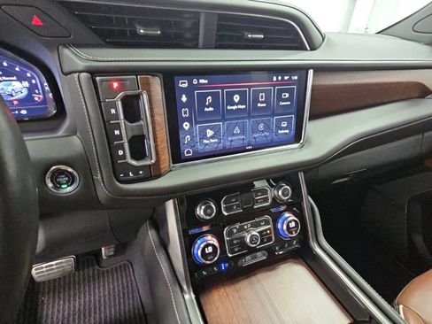 Used 2023 GMC Yukon XL Denali Ultimate AWD/4WD image 13