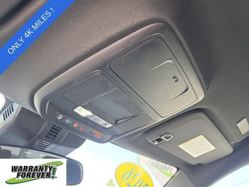 Used 2026 Chevrolet Traverse LT FWD image 31