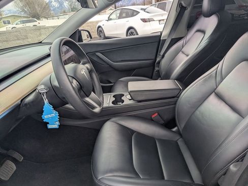 Used 2021 Tesla Model Y Long Range image 21