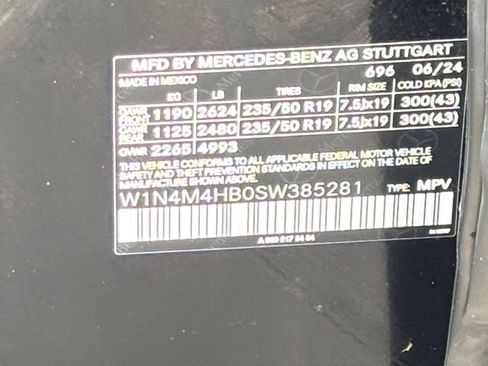 Used 2025 Mercedes-Benz GLB 250 4MATIC image 34