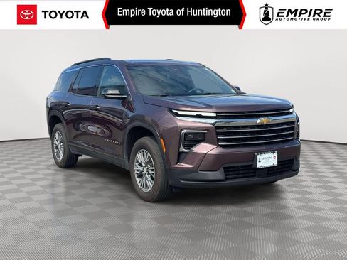 Used 2024 Chevrolet Traverse LT AWD/4WD image 1