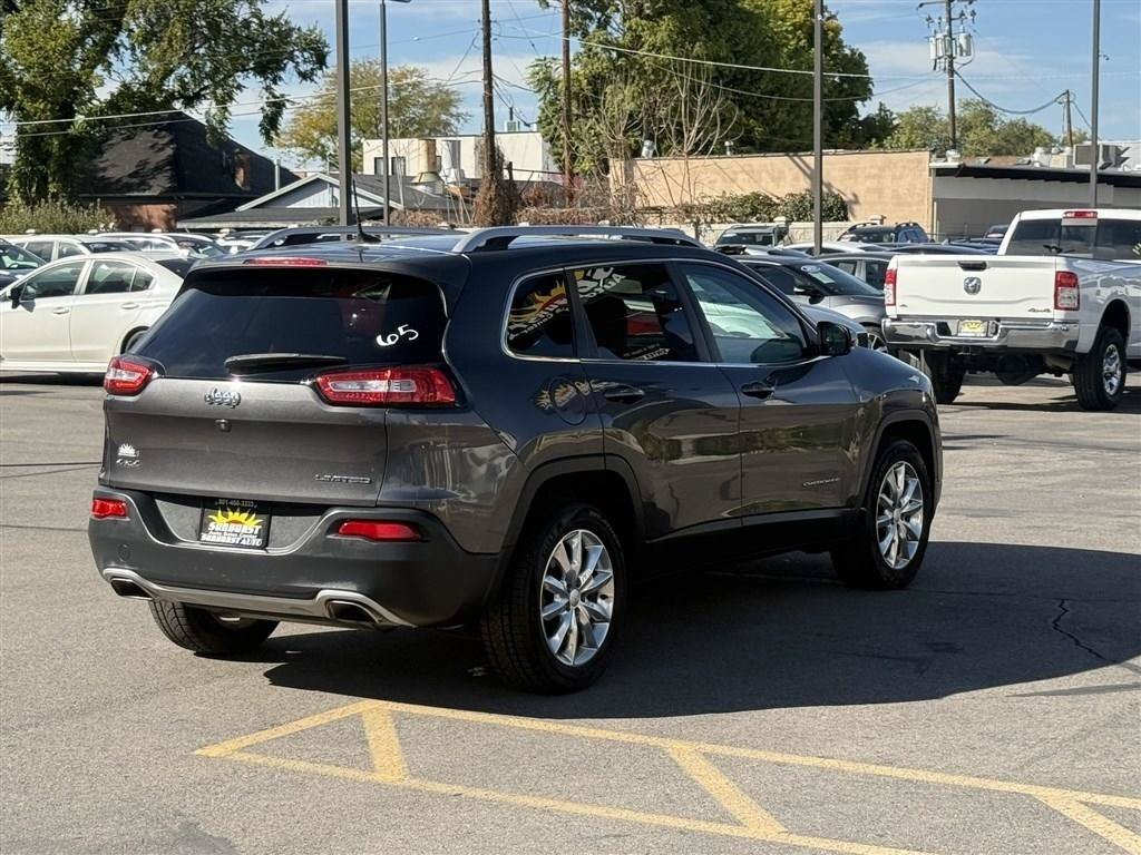 Used 2017 Jeep Cherokee Limited AWD/4WD image 7