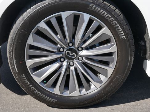 Certified 2025 INFINITI QX80 Luxe image 15